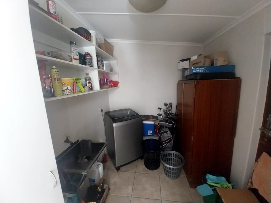 4 Bedroom Property for Sale in Rouxpark Western Cape